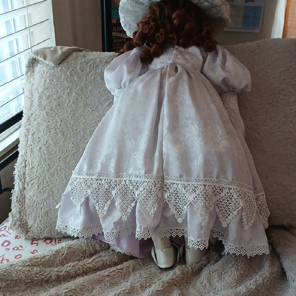 Elegant Victorian Doll with White Lace Dress - Picture 3 of 3